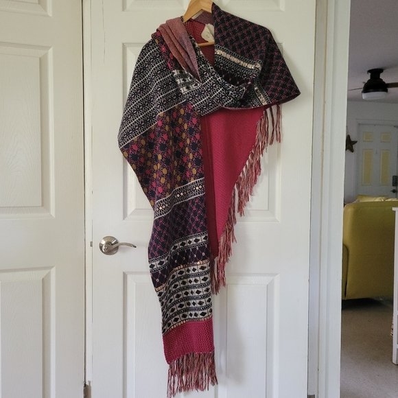 Angel Of The North Shawl - Picture 2 of 12